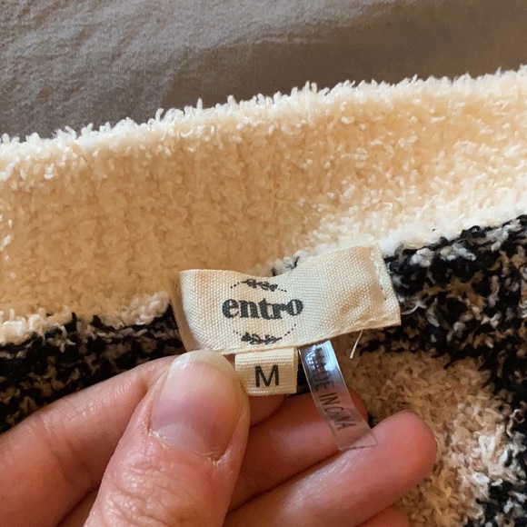 NWOT leopard print sweater - Picture 3 of 4